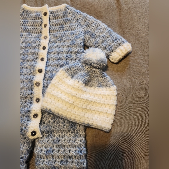 'Snug As A Bug' Handmade Onesie & Beanie Set | 3-6 months - Picture 2 of 8